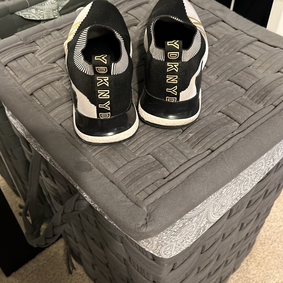 DKNY Donna Karen men’s slip on sneakers - Picture 2 of 5